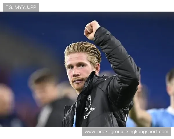 德布劳内长距离快速推进撕开防线：现代足球的战术革新