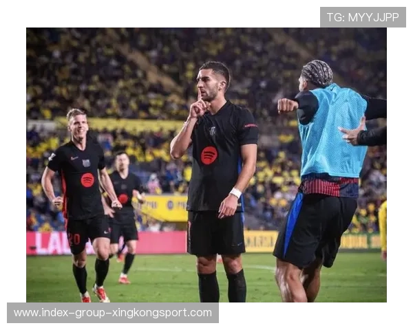 费兰托雷斯禁区内倒地伸脚完成极具创意的打门尝试 费兰托雷斯禁区内倒地伸脚完成极具创意的打门尝试