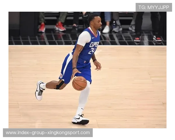 诺曼鲍威尔侧翼转换速度快,洛杉矶整体进攻更加顺滑 诺曼鲍威尔侧翼转换速度快,洛杉矶整体进攻更加顺滑