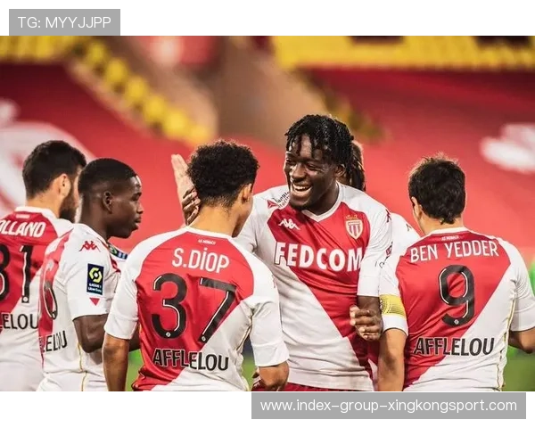 法甲摩纳哥短传渗透连环,球门前机会接连：攻防之间的节拍与把握